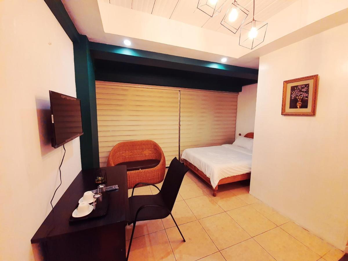 2428 Suites Urdaneta Exterior photo