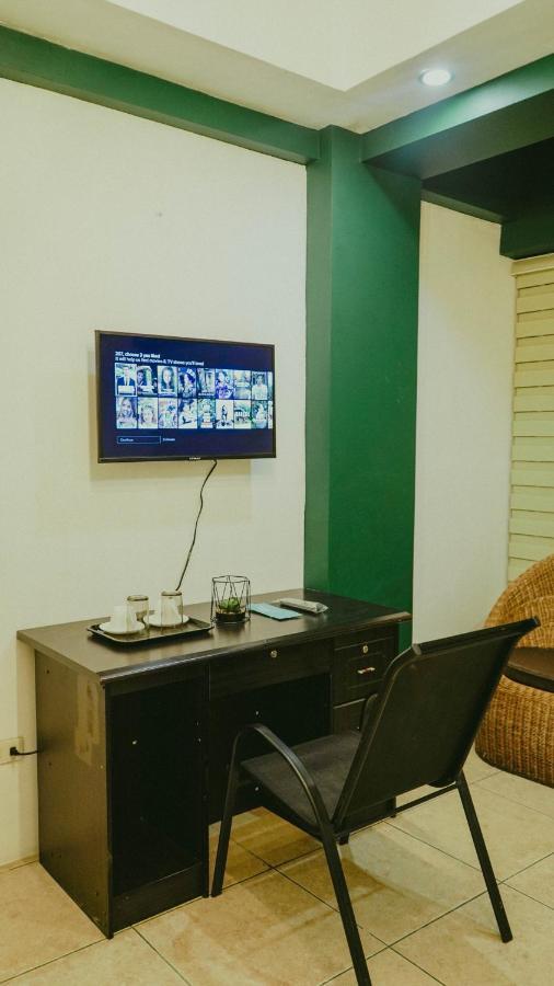 2428 Suites Urdaneta Exterior photo