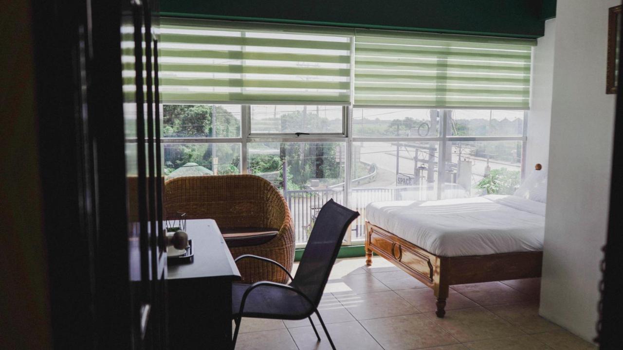 2428 Suites Urdaneta Exterior photo