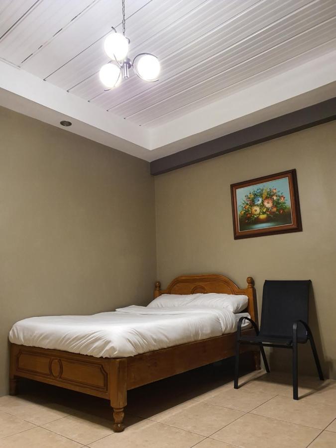 2428 Suites Urdaneta Exterior photo