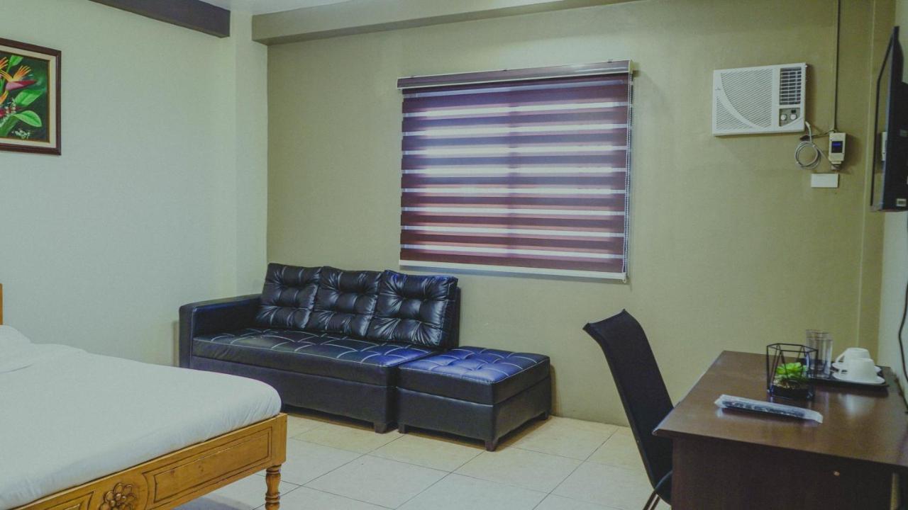 2428 Suites Urdaneta Exterior photo