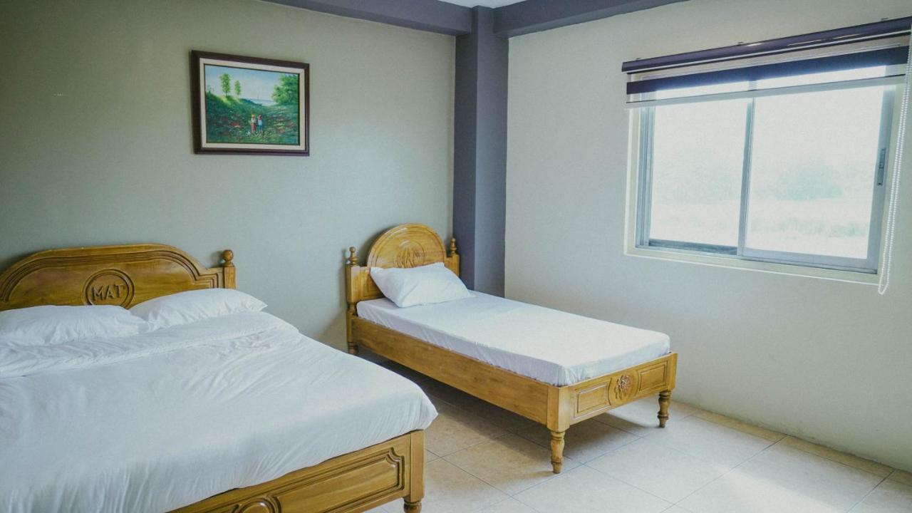 2428 Suites Urdaneta Exterior photo